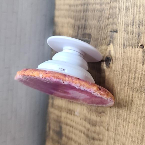 💜 3/$25 Pink geode phone grip - Picture 4 of 5